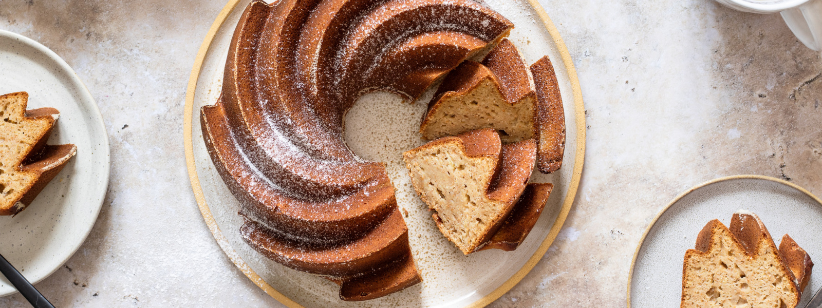 Jablečná bábovka s tvarohem a medem